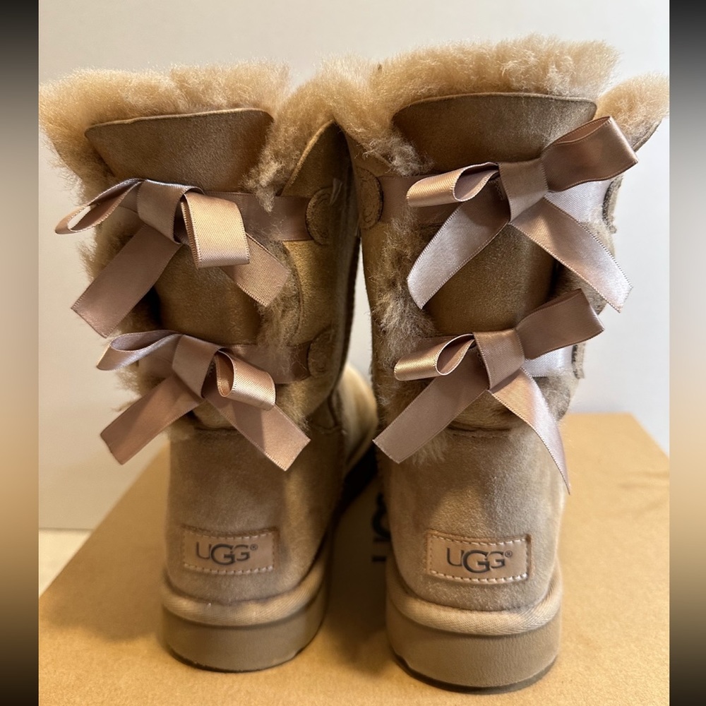 Ugg Bailey bow II size 9